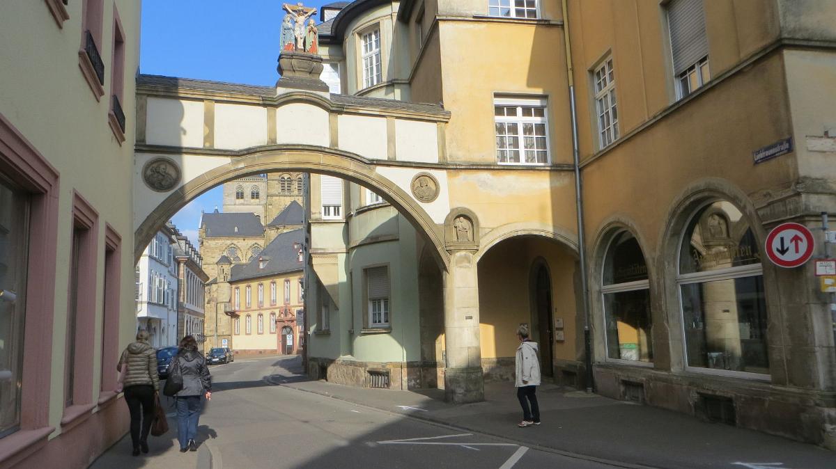 Trier- (246)