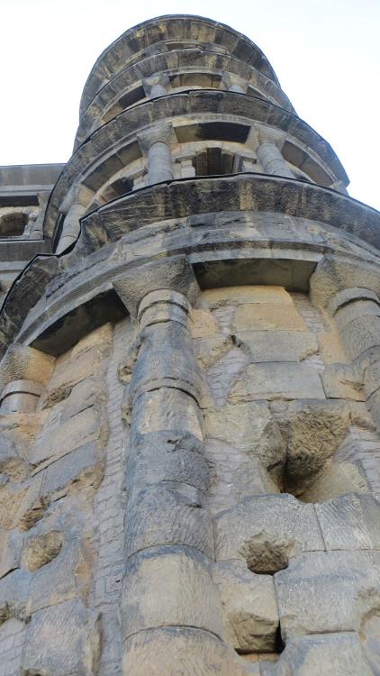 Trier- (252)