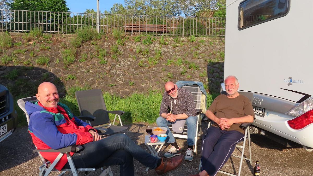 DUS (77)